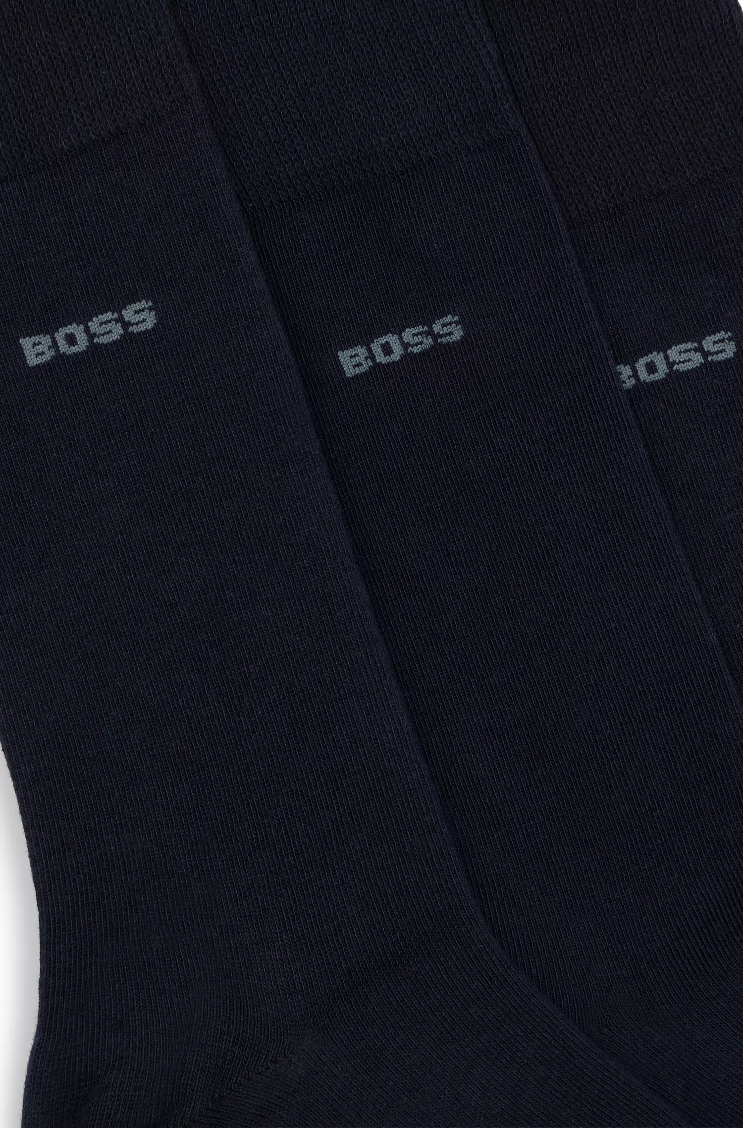 BOSS Black - Pacote com três pares de meias de comprimento normal em tecido elástico.
