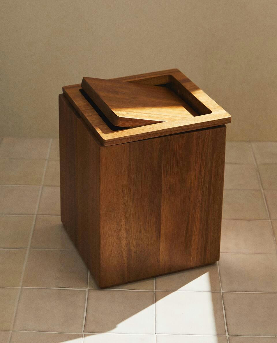 Cesto de lixo quadrado de madeira