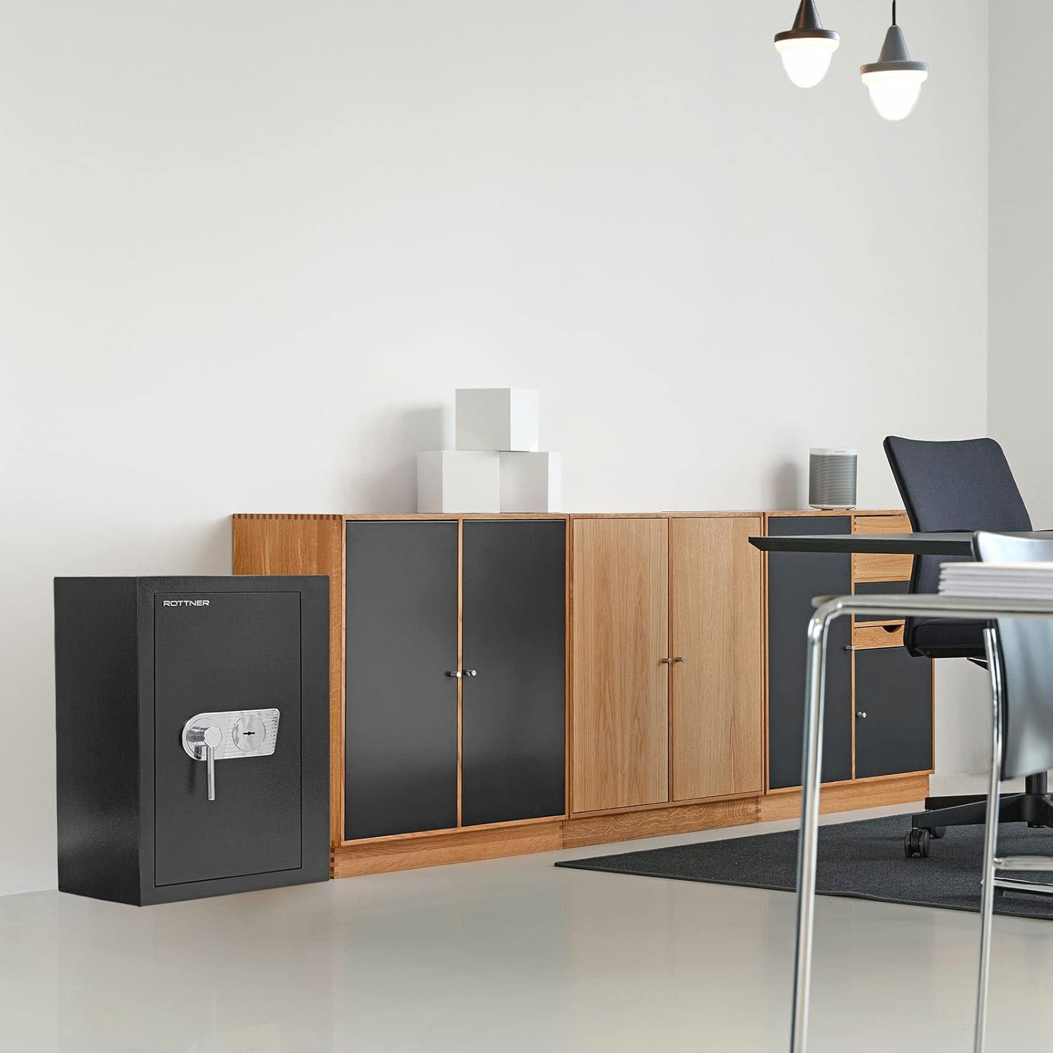 Rottner Wertschutzschrank Ben 65 EN1 mit Doppelbartschloss 2 Schlüssel Aufbohrschutz Schwarz HxBxT 655x435x445 mm versperrbarer Innentresor 2 verstellbare Fachböden Befestigungsmaterial