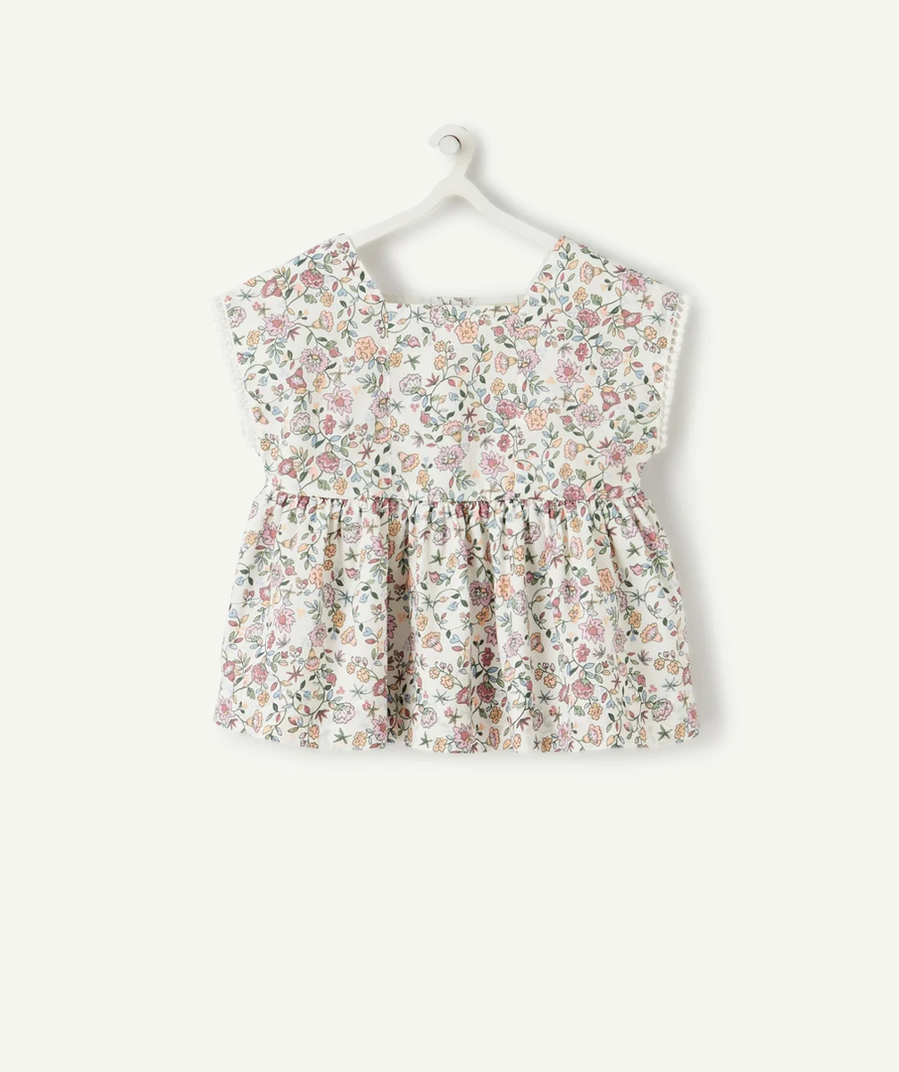 LA BLOUSE ÉCRUE IMPRIMÉE FLEURIE EN COTON AVEC CROCHETS