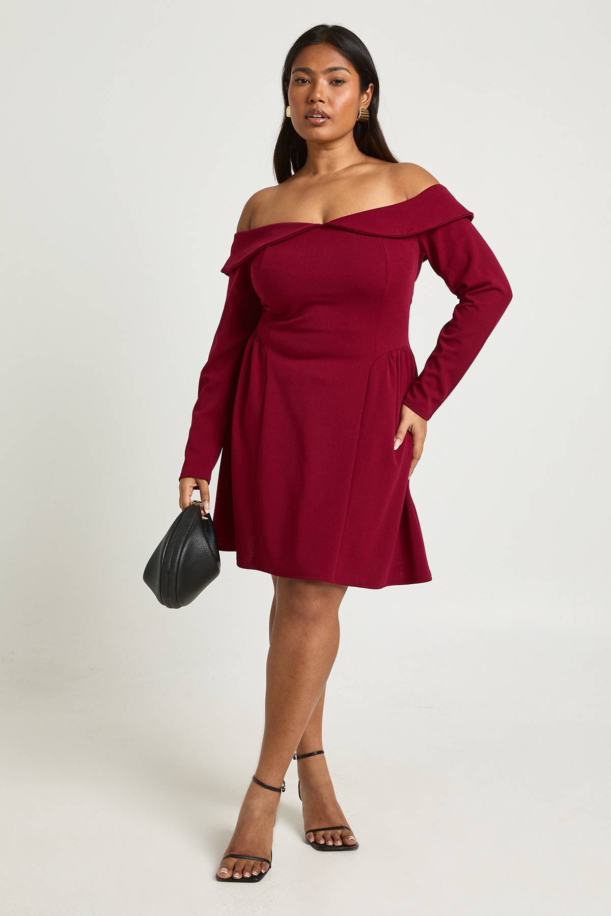 boohoo Robe Mini Évasée Grande Taille à Décolleté Bardot
