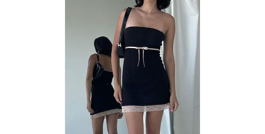 Sugarcoat - Strapless mini-bodyconjurk met lintaccent en kant
