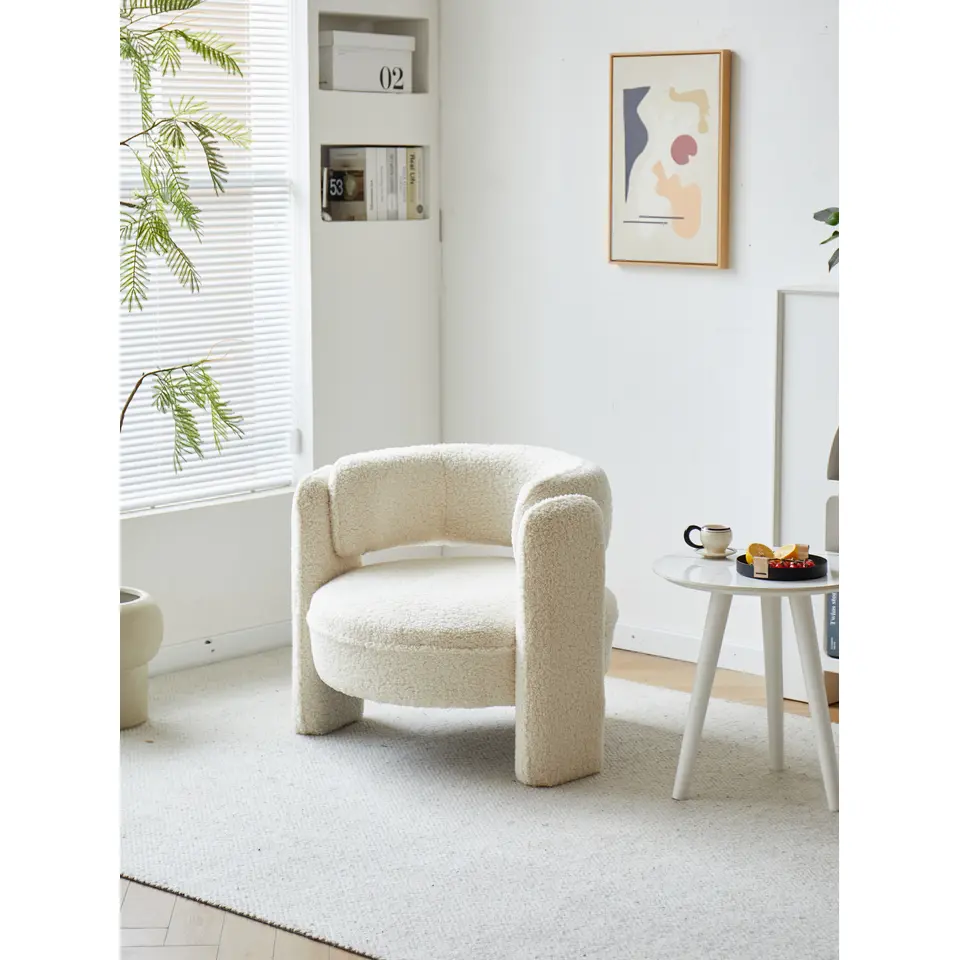 Salonstoel van metaal en witte lussen
