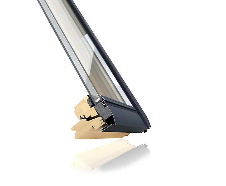 Fenêtre de toit à rotation VELUX Standard Clearfinish - bois/pin L. 134 x H. 140 cm (GGL 3054 UK08)