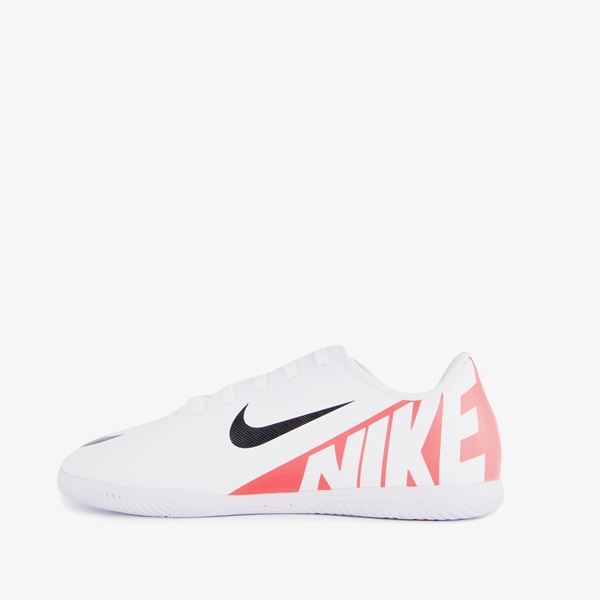 De Nike Vapor 15 Club kinder zaalschoenen wit