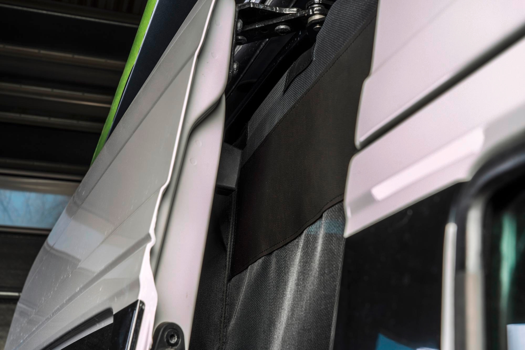 Mayr Van Schiebetürenmoskitonetz mit Magnetreißverschluss geeignet für Crafter / Grand California mit Maschenweite Fine Mesh für Beifahrerseite rechts