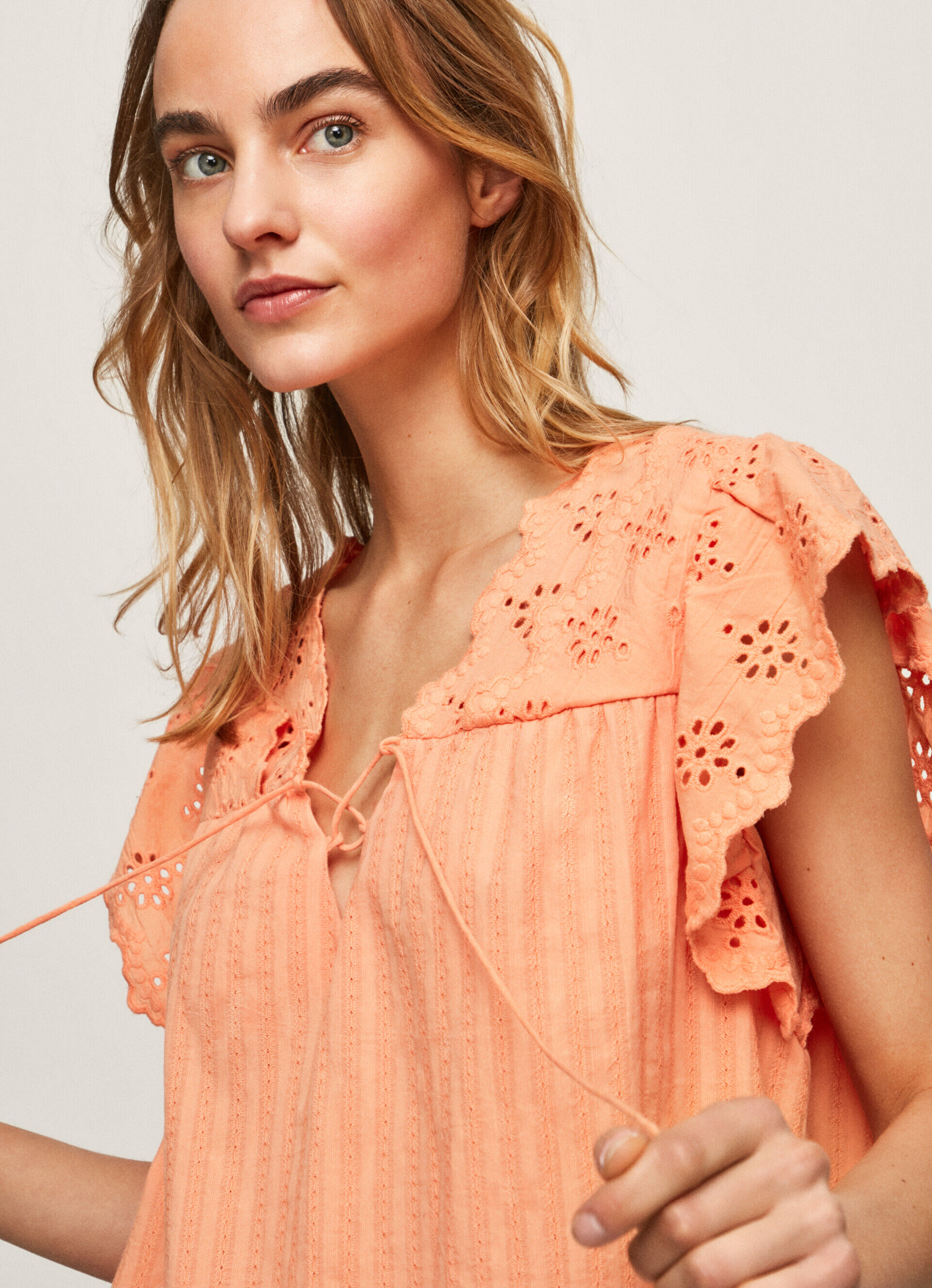 Blusa de algodão com detalhes vazados - pêssego e laranja