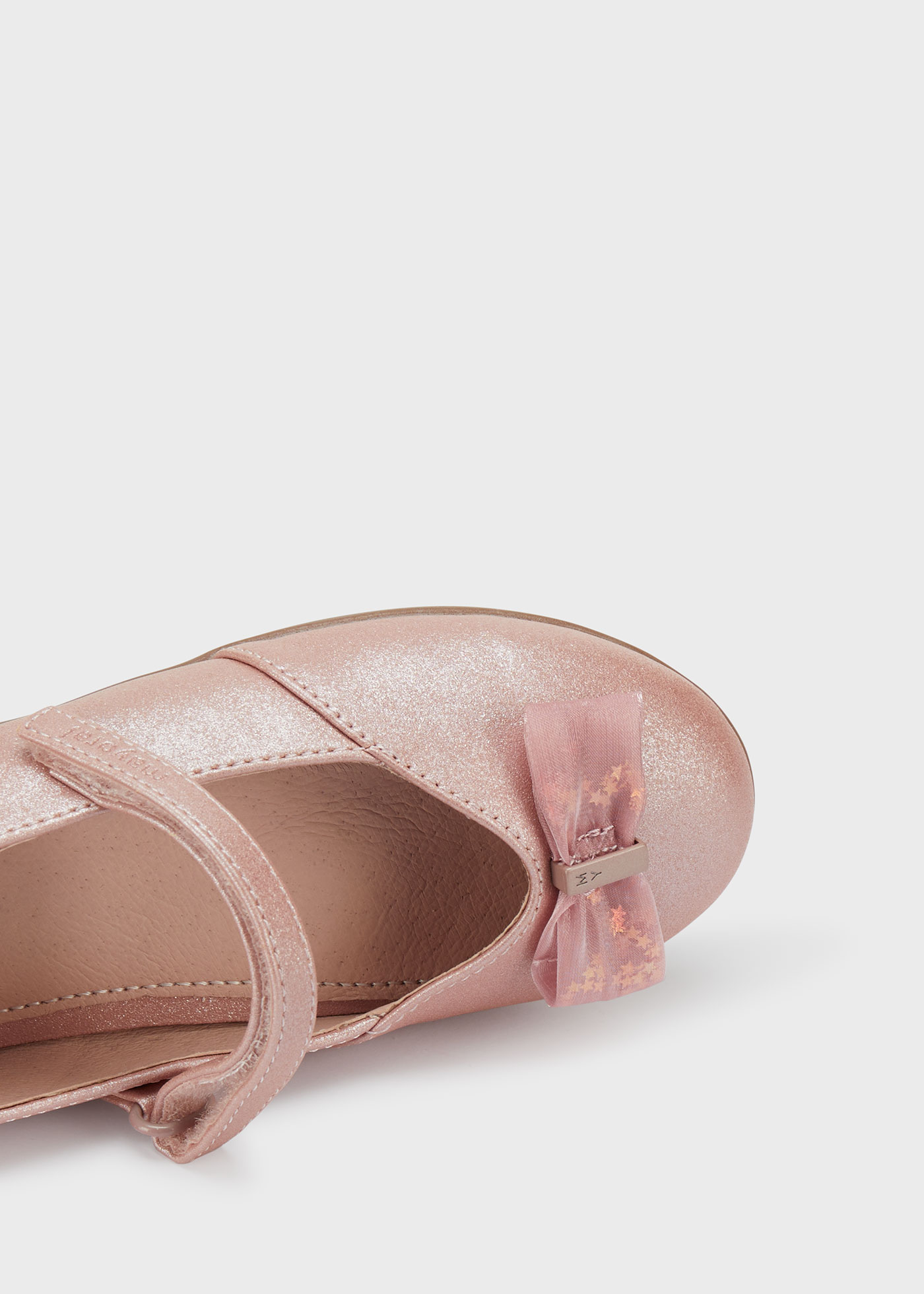 Sapato estilo Mary Jane com palmilha com laço, em couro sustentável, para meninas.