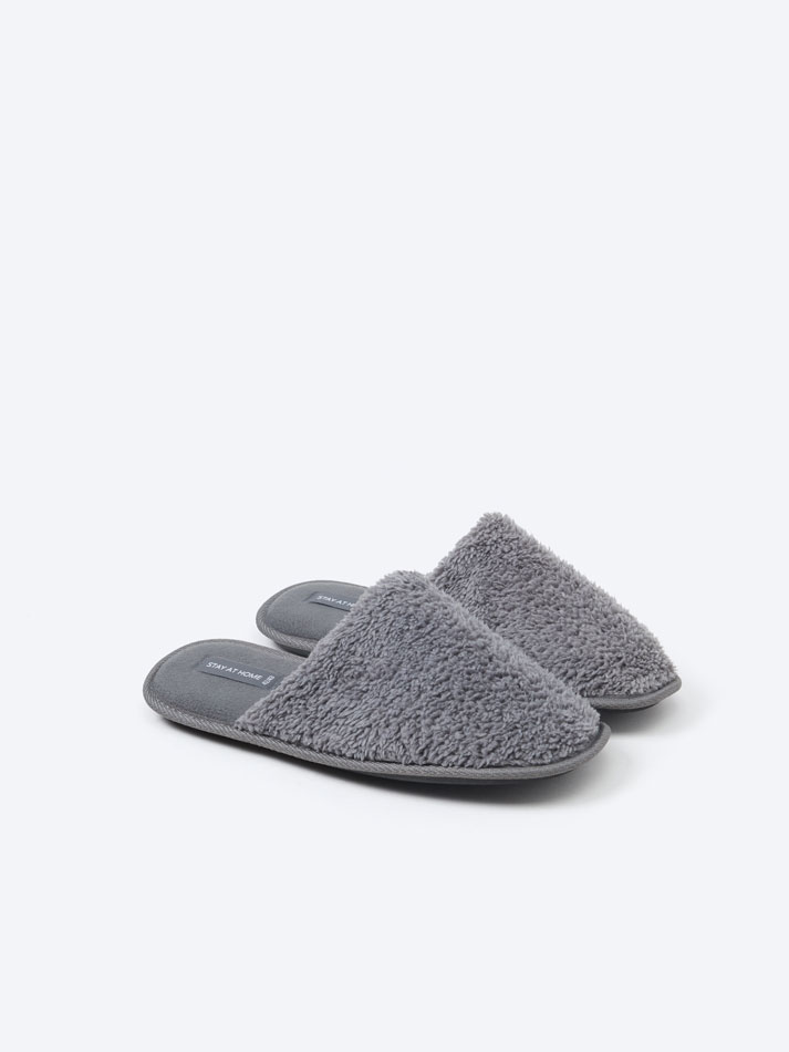 Pantufa felpuda - Cinza
