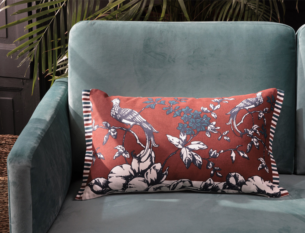 Coussin fond prune-Dimanche à Courances