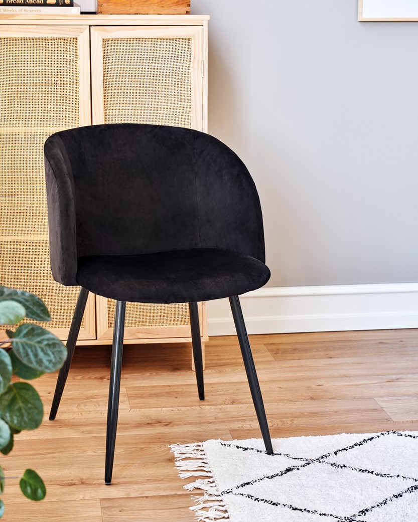Stol i velour | Polyester/poppeltræ/jern. 54 x 47 x 81 cm. | Smokey Grey