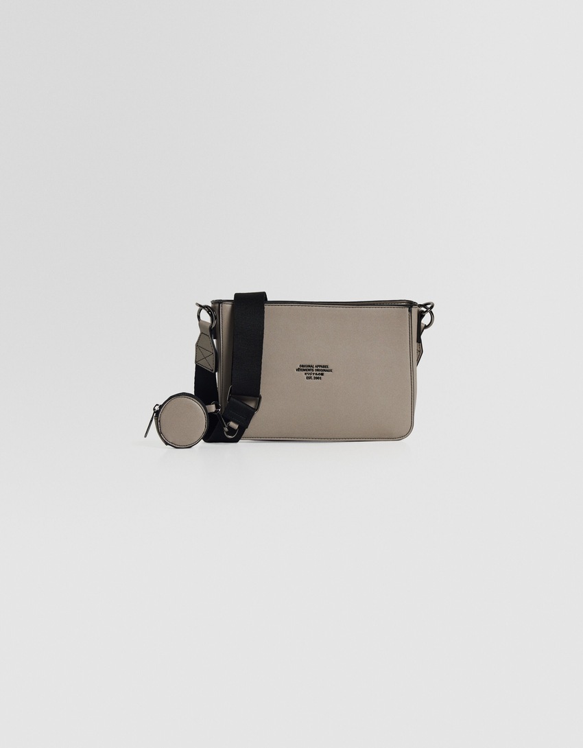 Bolsa transversal com detalhes