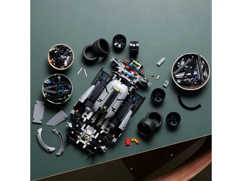 LEGO Technic 42156 PEUGEOT 9X8 24H Le Mans Hybrid Hypercar