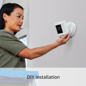 Ring Spotlight Camera Plus Plug-in Zwart