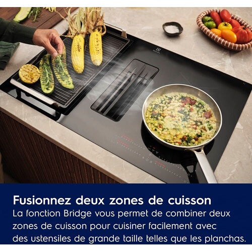 Plaque de cuisson avec hotte intégrée Electrolux KCC8344