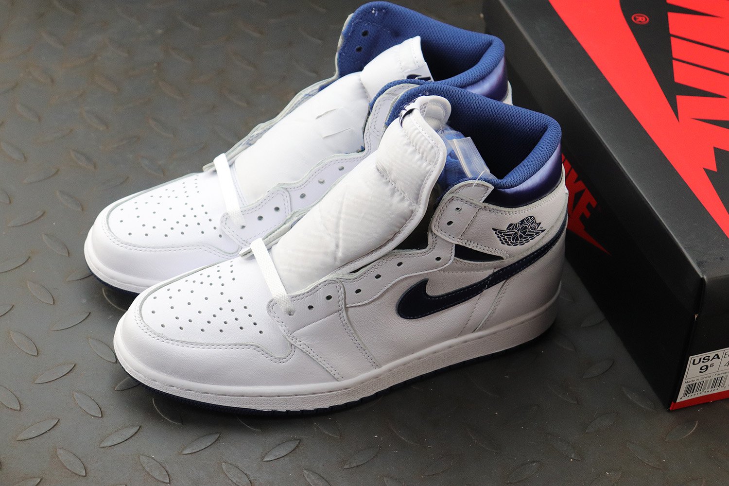 Jordan 1 Retro Metallic Navy