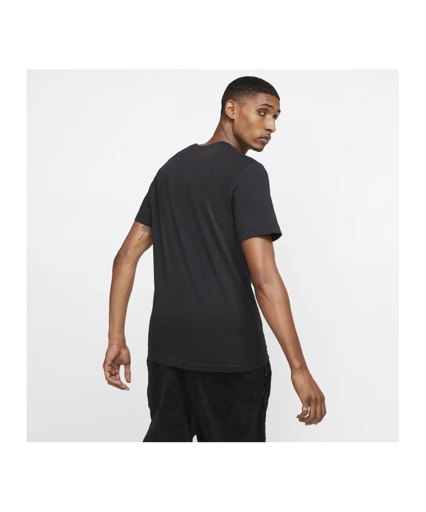 Nike Club T-Shirt Schwarz Weiss F013