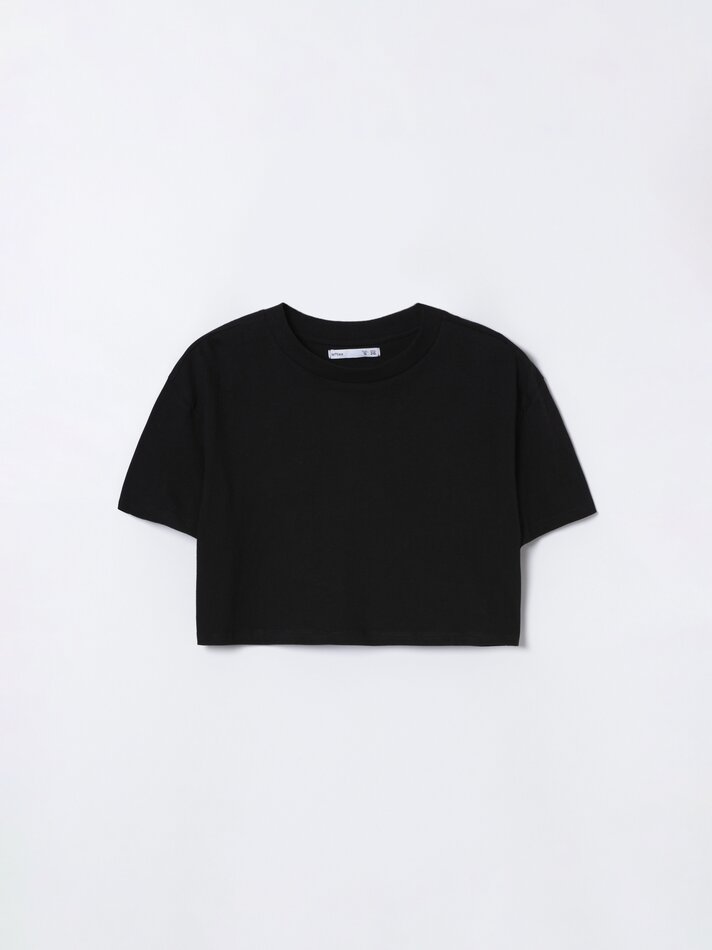 Camiseta cropped de manga curta - Preta