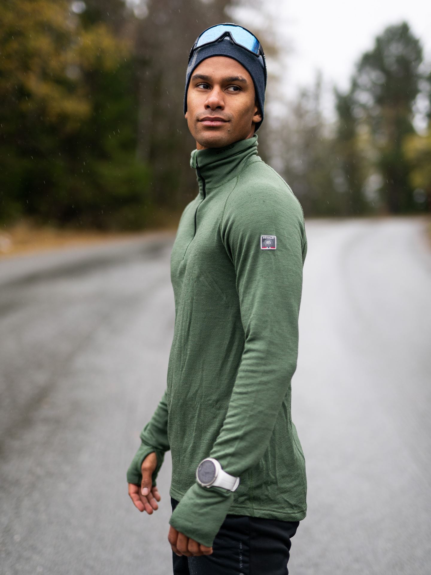 Expedition Man Zip Neck
