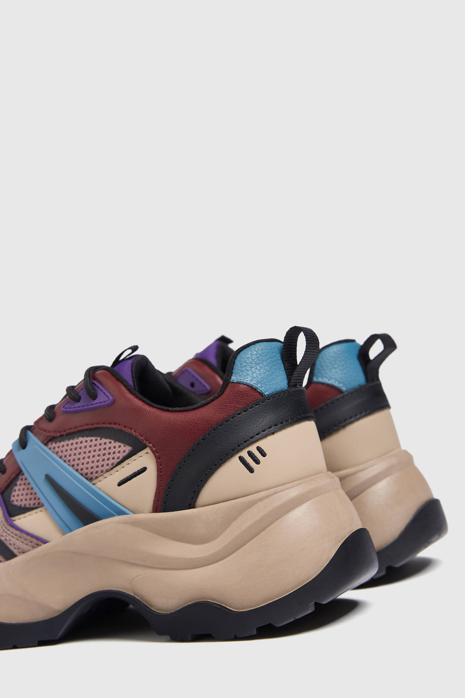 TÊNIS ESPORTIVO DE VÁRIAS PEÇAS - MULTICOLORIDO