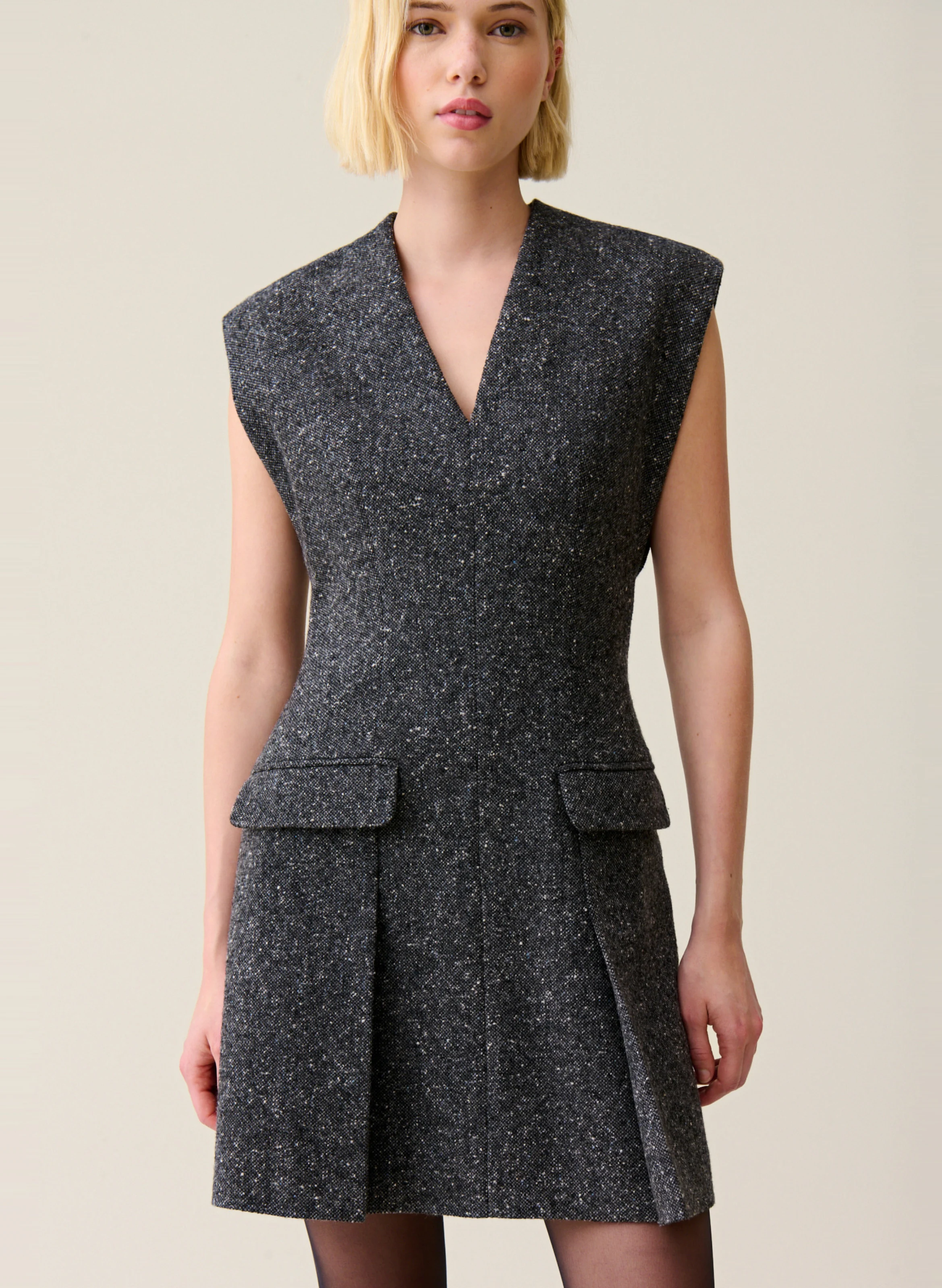 Robe courte cintrée tailleur| Gris