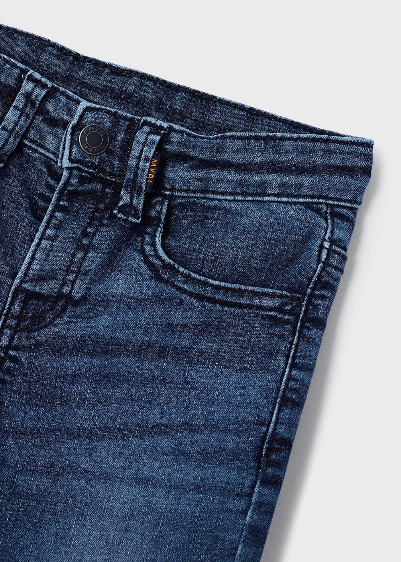 Calça jeans skinny feita com algodão sustentável para meninos