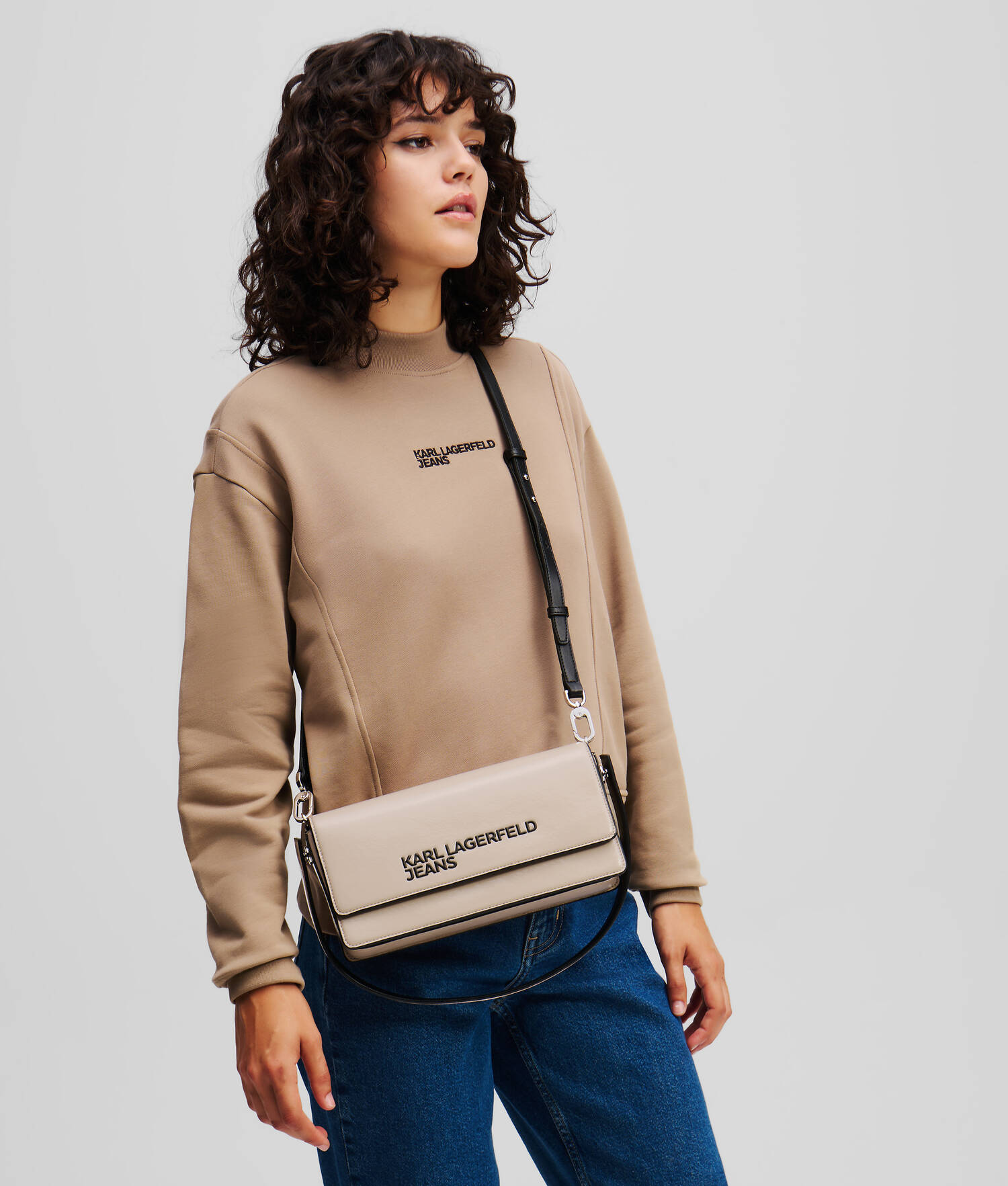 SAC BANDOULIÈRE EN SIMILI CUIR - Taupe du désert