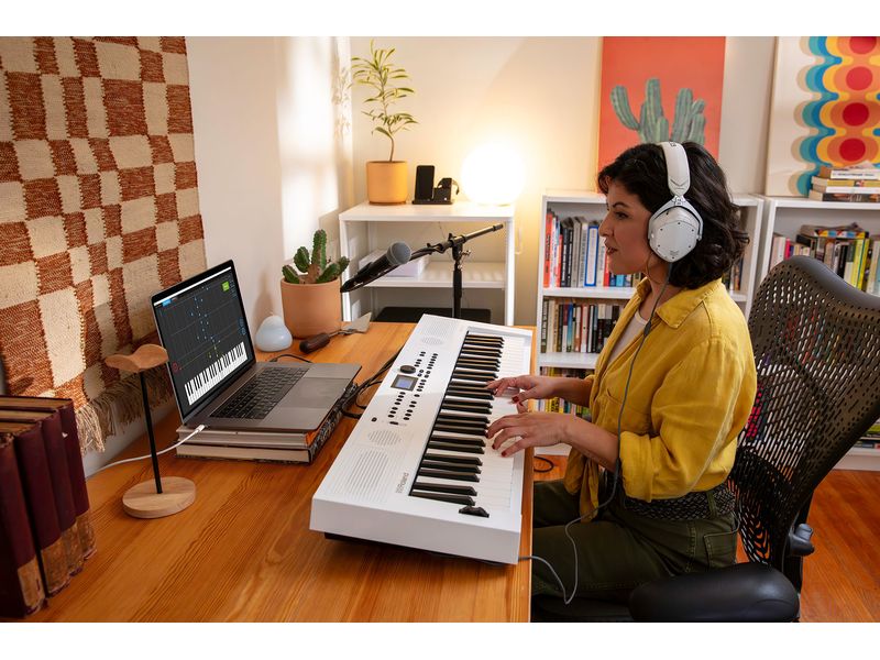 Roland Keyboard GO:KEYS 5 Weiss Keyboard mit 61 anschlagsdynamischen Tasten und Zen-Core Engine