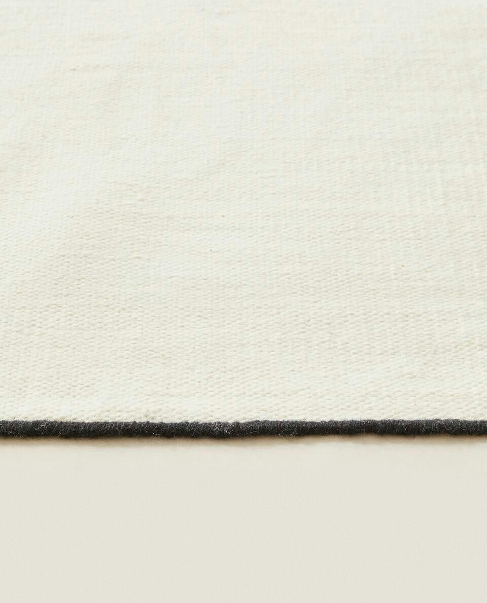 TAPETE DE LÃ COM OVERLOCK