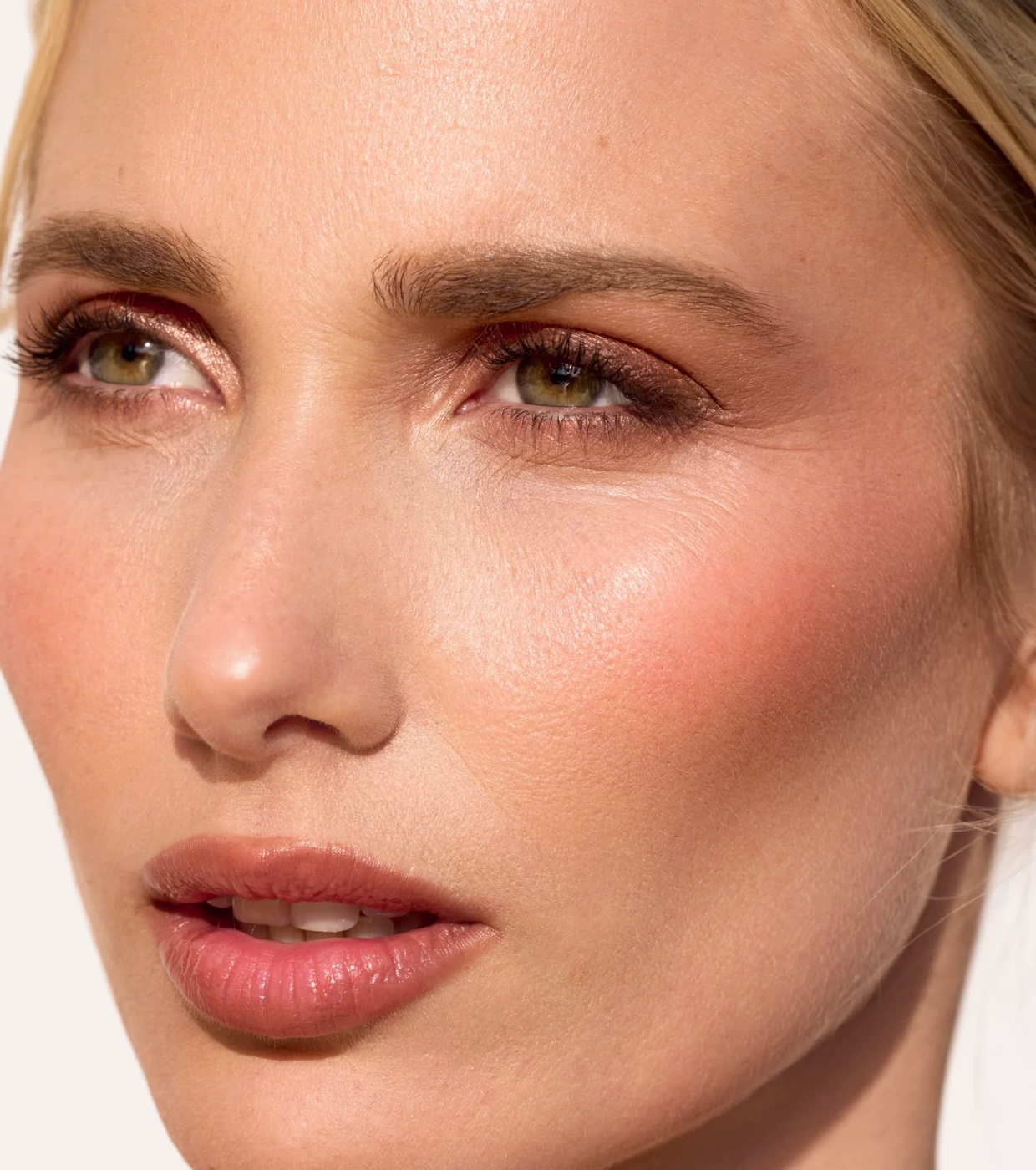 Saigu Cosmetics - *Mediterranean Glow* - Sombra Líquida One Touch - Golden Hour