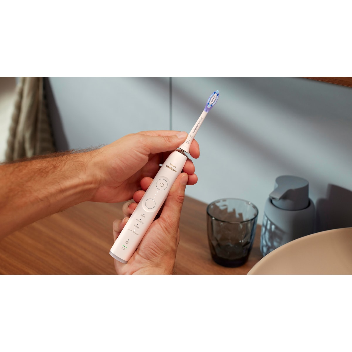 Philips Sonicare Series 7100 elektrisk tannbørste HX742002 (hvit)