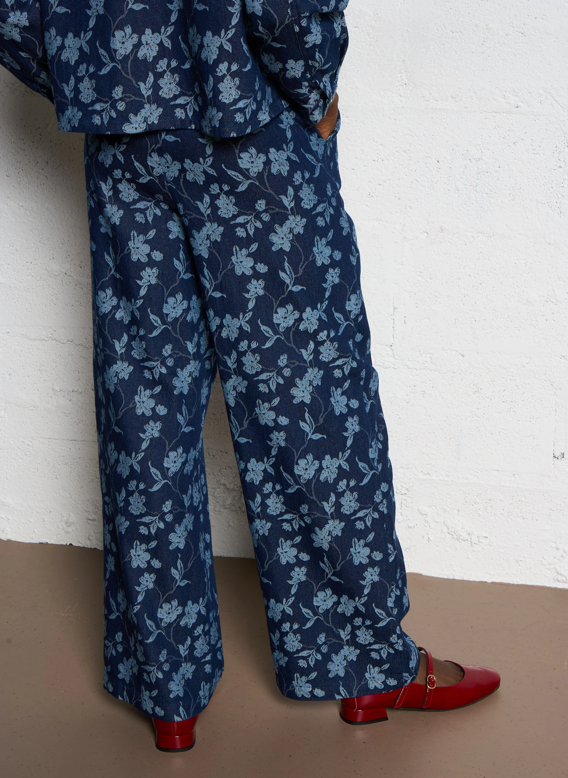 Jean ample à motifs fleurs en coton mélangé | Bleu