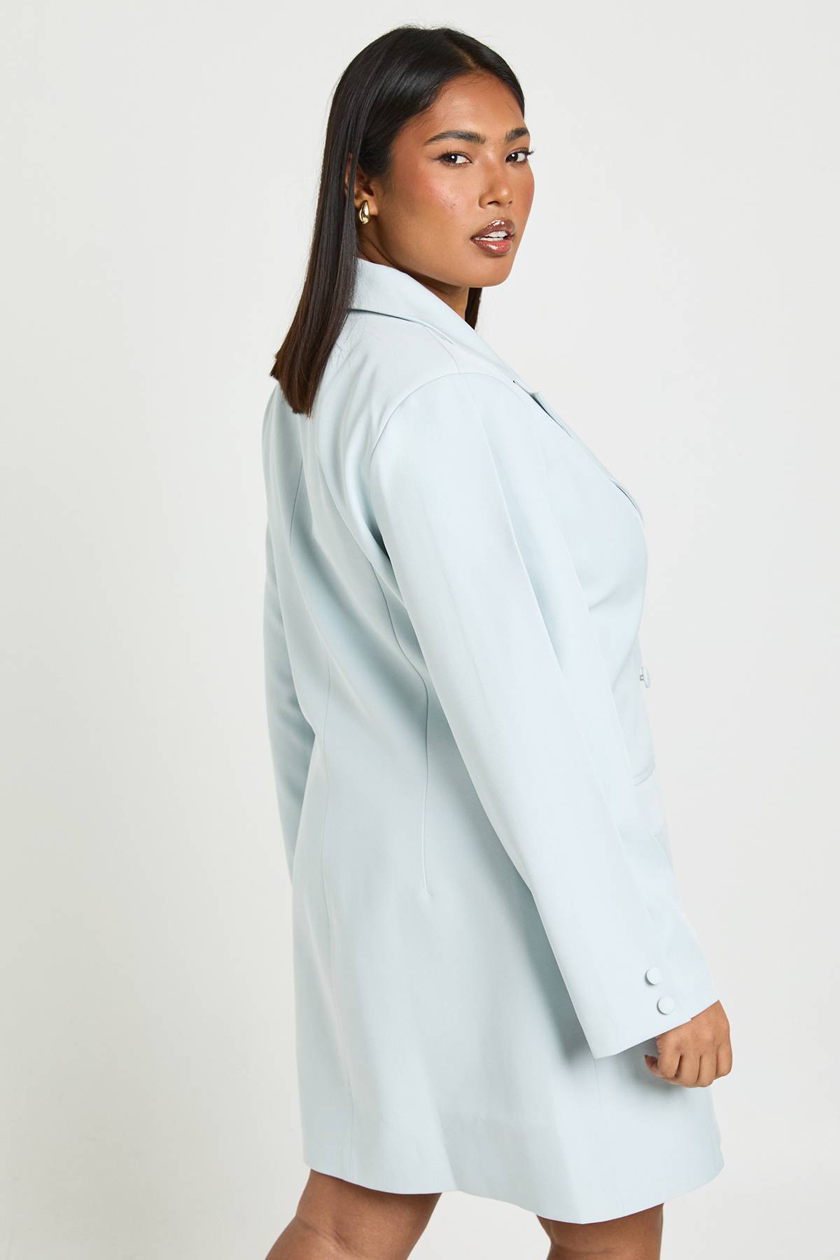 boohoo Robe Courte Grande Taille À Manches Ballon Et Détails De Coutures