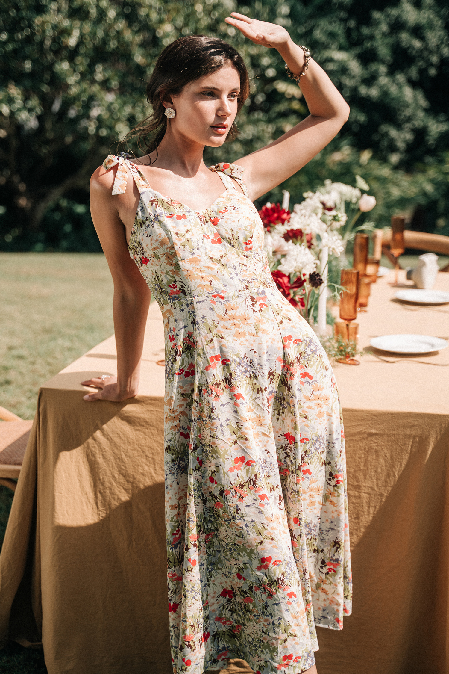 Robe midi fleurie à nouer sur l'épaule avec col en cœur