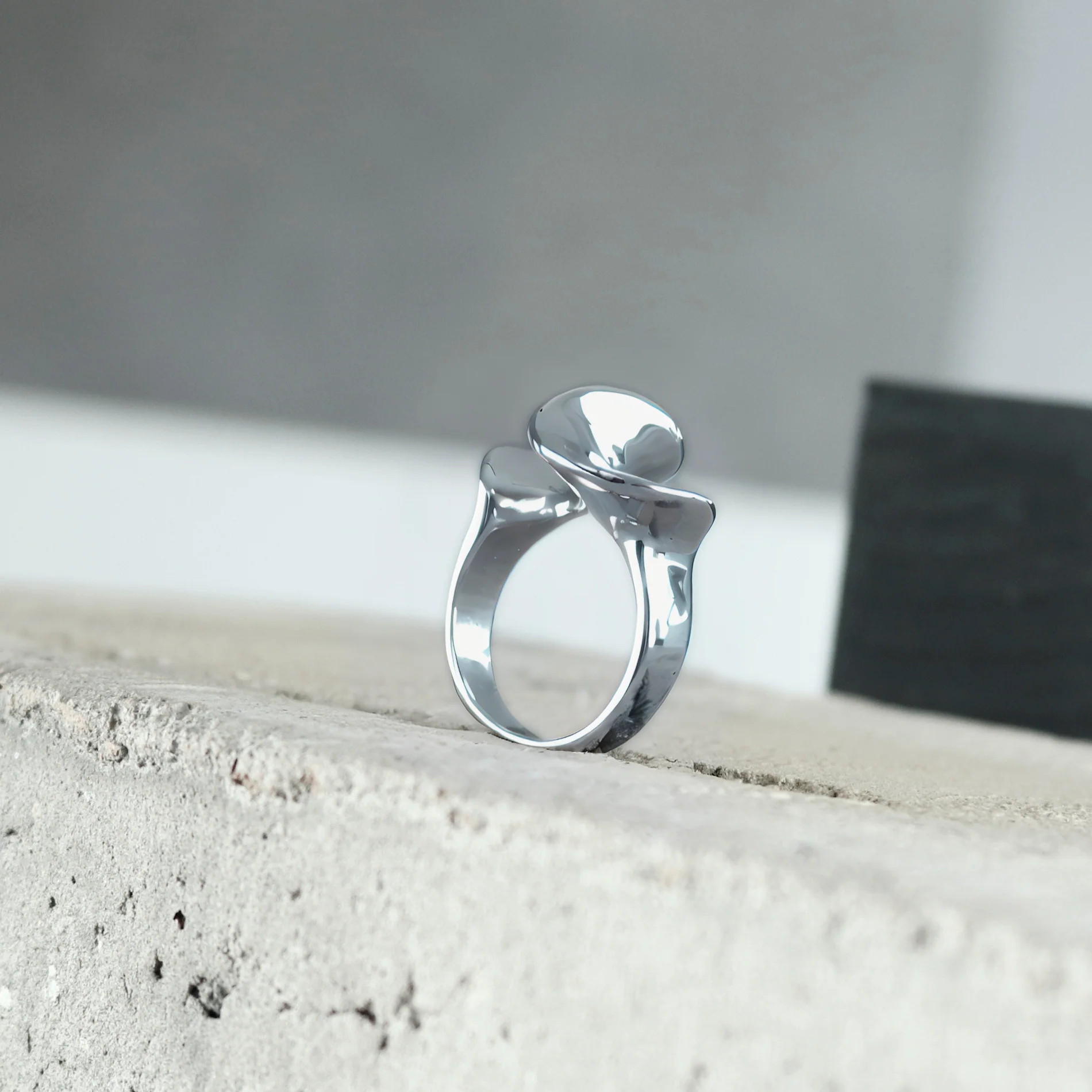 Dansk Copenhagen  Single Twist Statement ring, vandfast - sølvbelagt