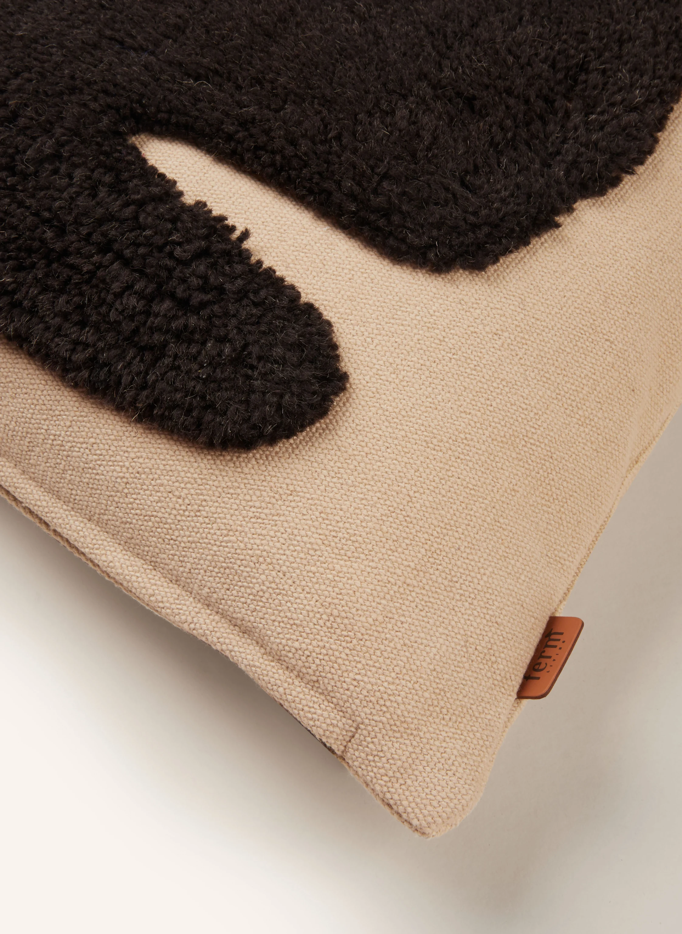 Ferm LIVING Dekokissen LAY mit Daunenfüllung