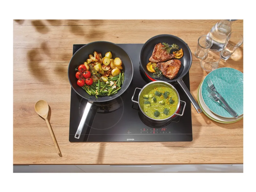 Gorenje ECT641BSC - Keramisk kogeplade - 4 plader - Niche - bredde: 56 cm - dybde: 49 cm - med slebne sider - sort
