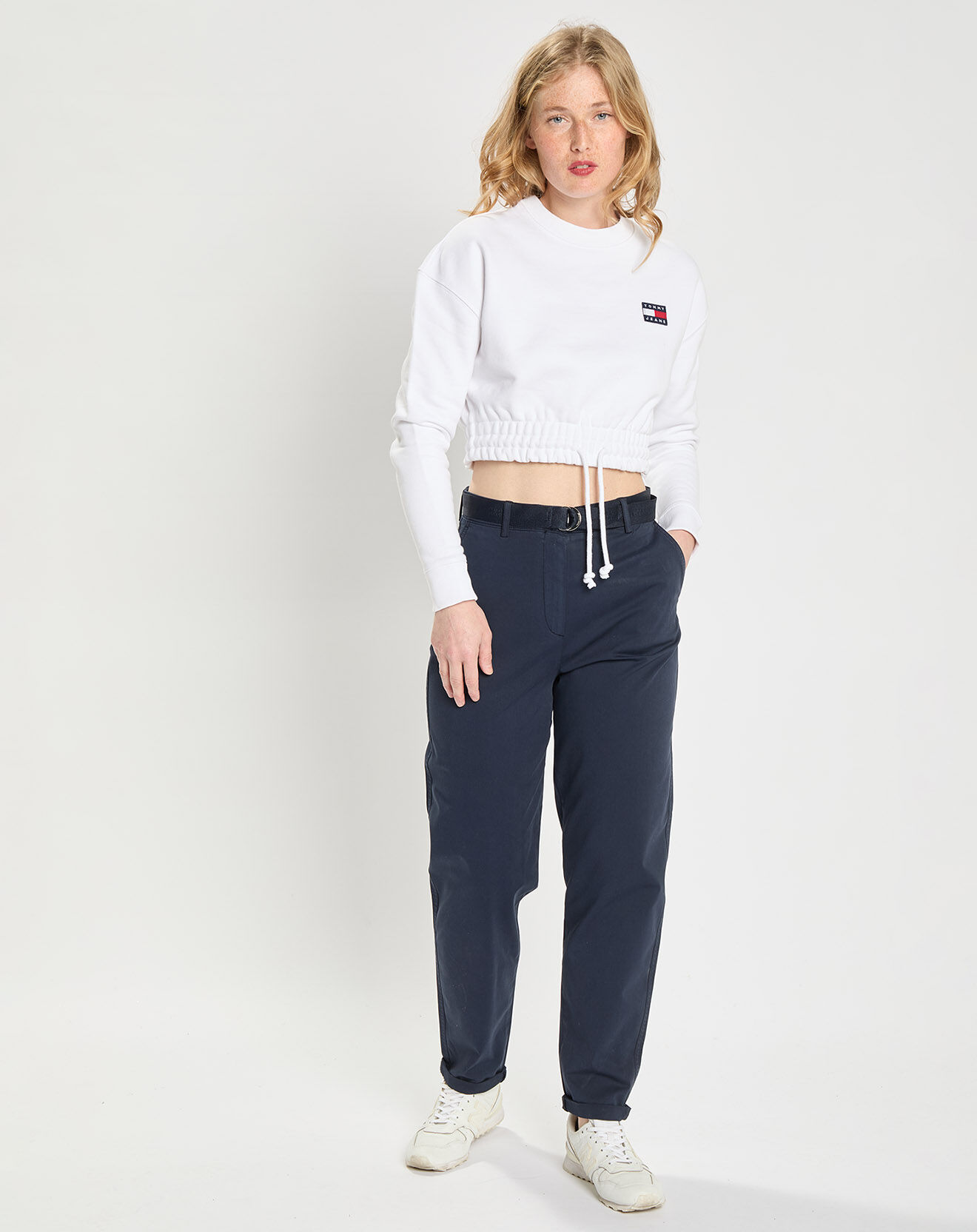 Tommy Jeans Sweat super cropped badge crew blanc