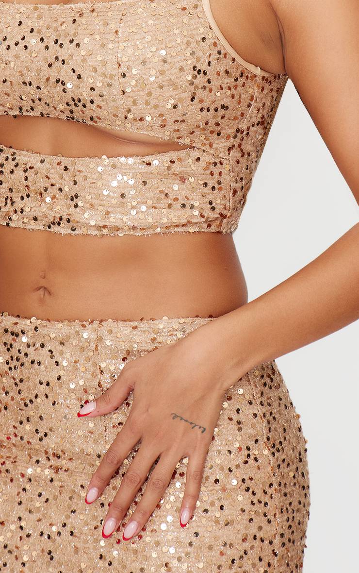Doré Haut Shape À Sequins Dorés Avec Découpes Et Détail Torsadé Devant