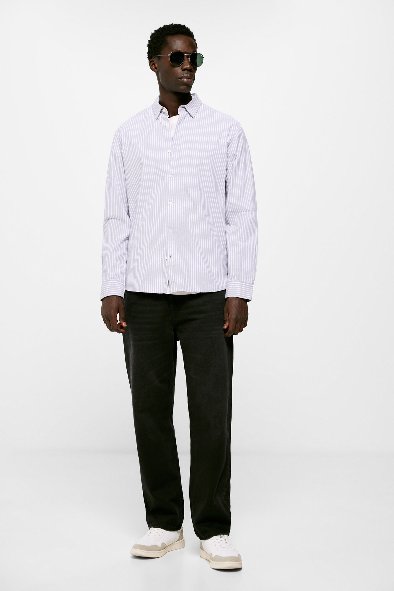 Camisa listrada com pontos minúsculos