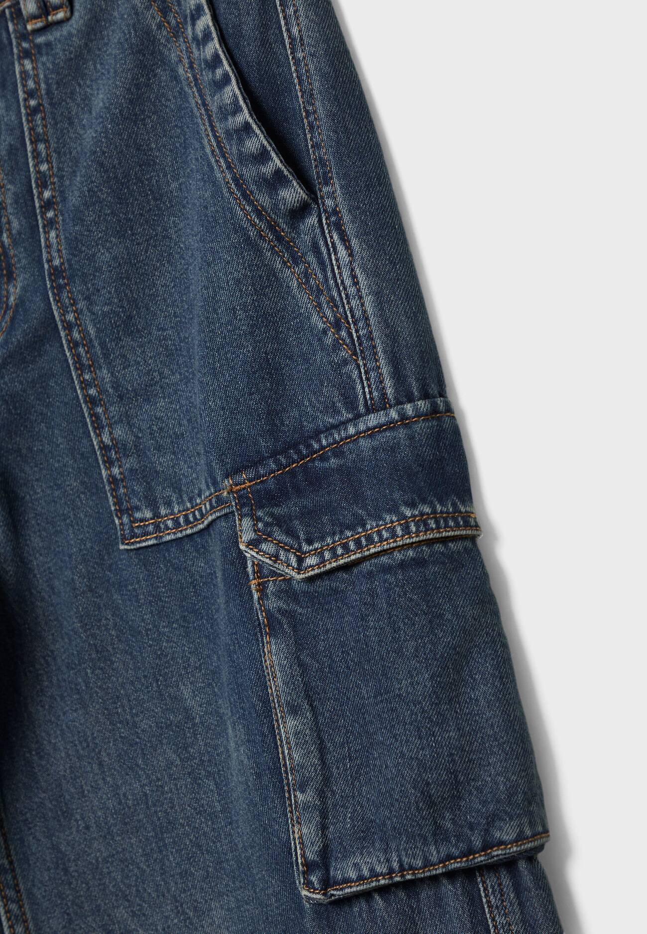 Calça cargo com vários bolsos