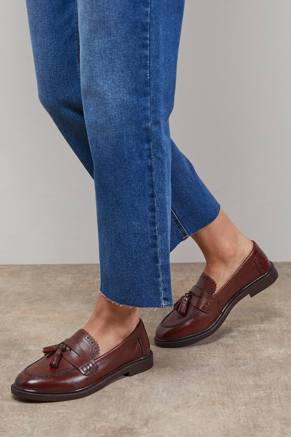 Oasis Mocassins Bunny en Cuir Véritable avec Détails Richelieu et Pompons