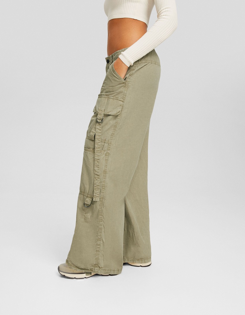 Calças capri de popeline desbotada com pernas retas