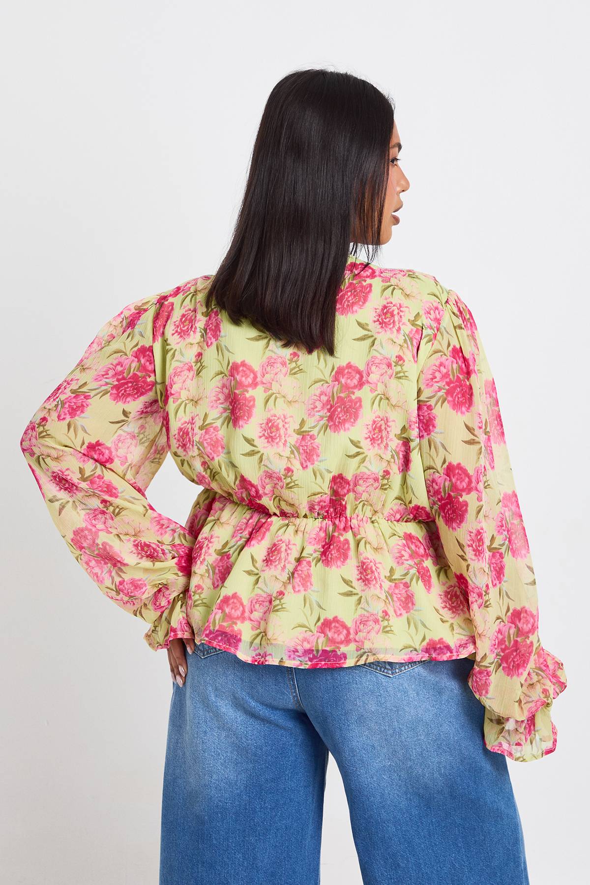 boohoo Haut Smocké Grande Taille À Volants Et Lien Noué Devant