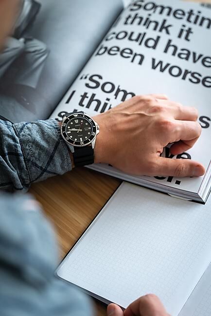 CASIO - MONTRE ANALOGIQUE HOMME MDV-107 BRACELET RESINE