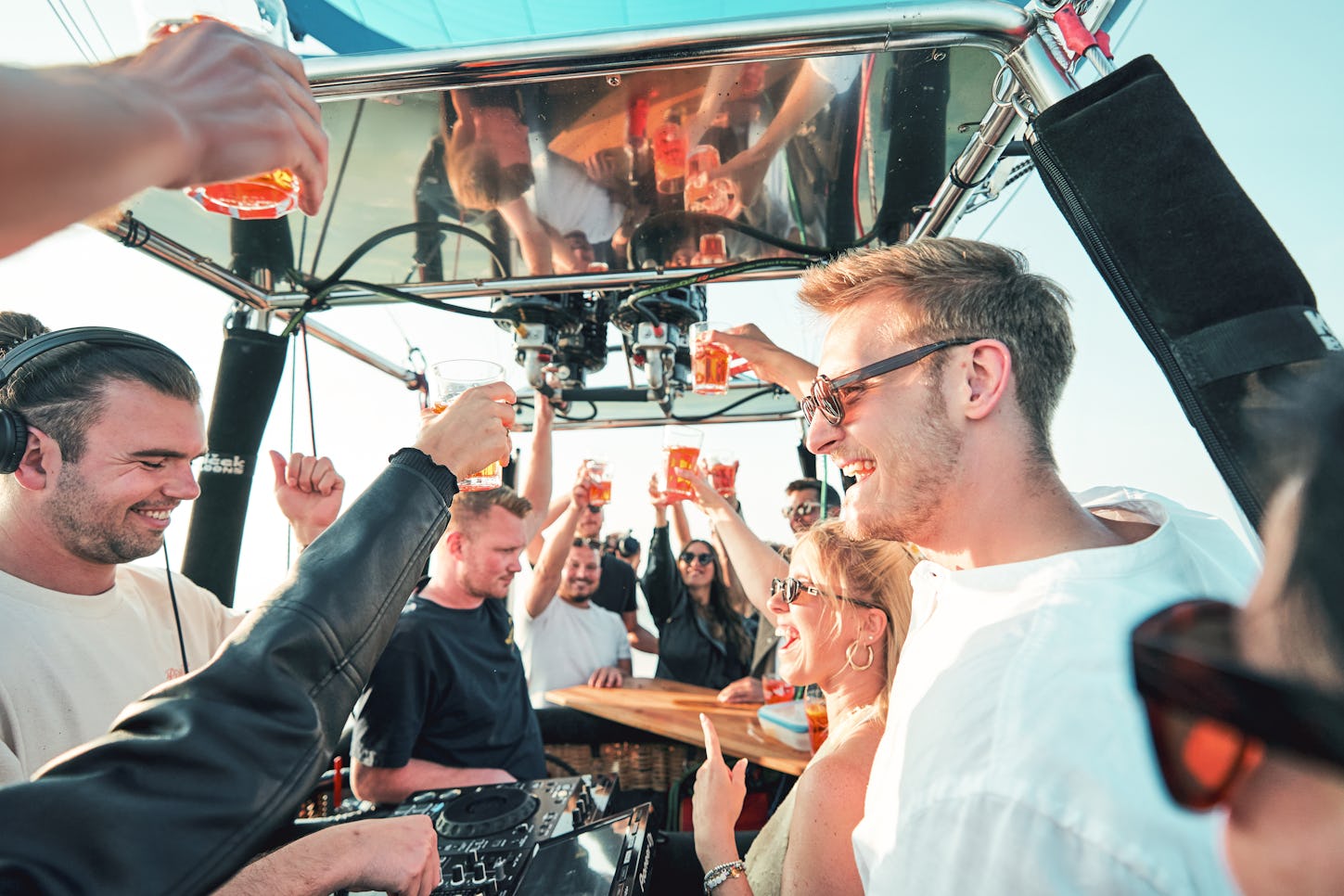 DJ im Ballon - Party auf 1000 Metern (9 Personen)
