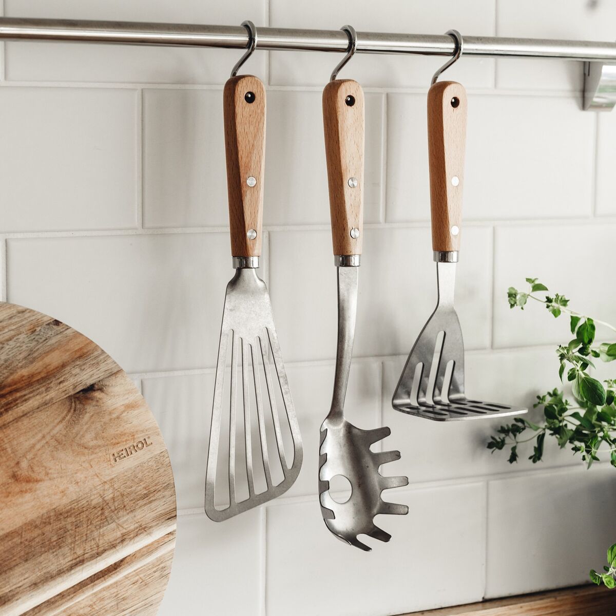 Rustfri stekespade med hull