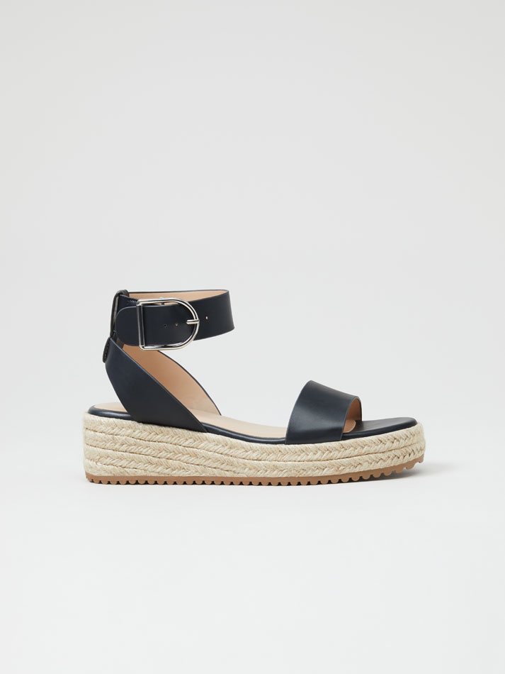 Sandália mini plataforma - Preta
