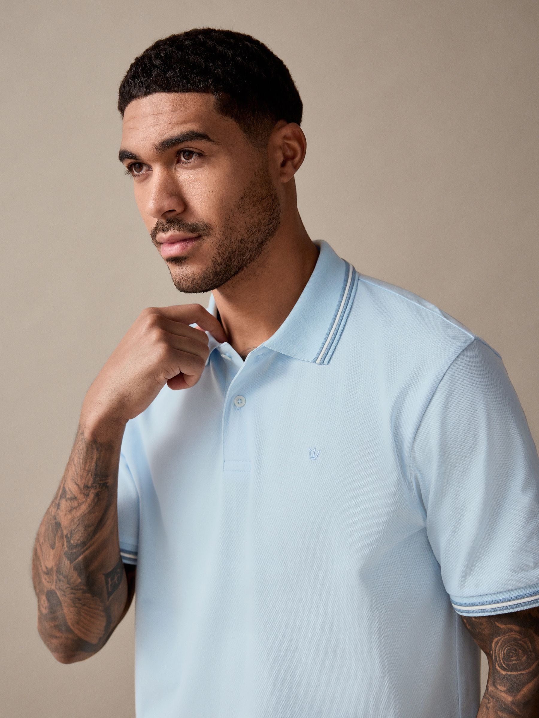 Lichtblauwe ottoman - Regular fit poloshirt met korte mouwen en contrasterende randen