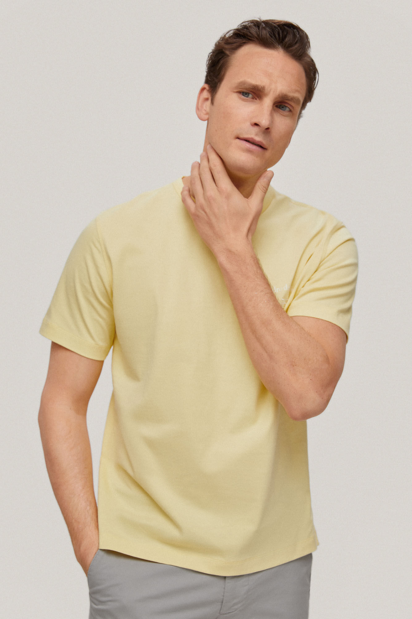 Camiseta com logo - Amarela